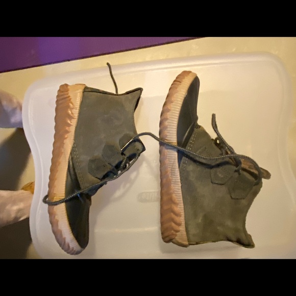 Sorel about town boots - Picture 1 of 4